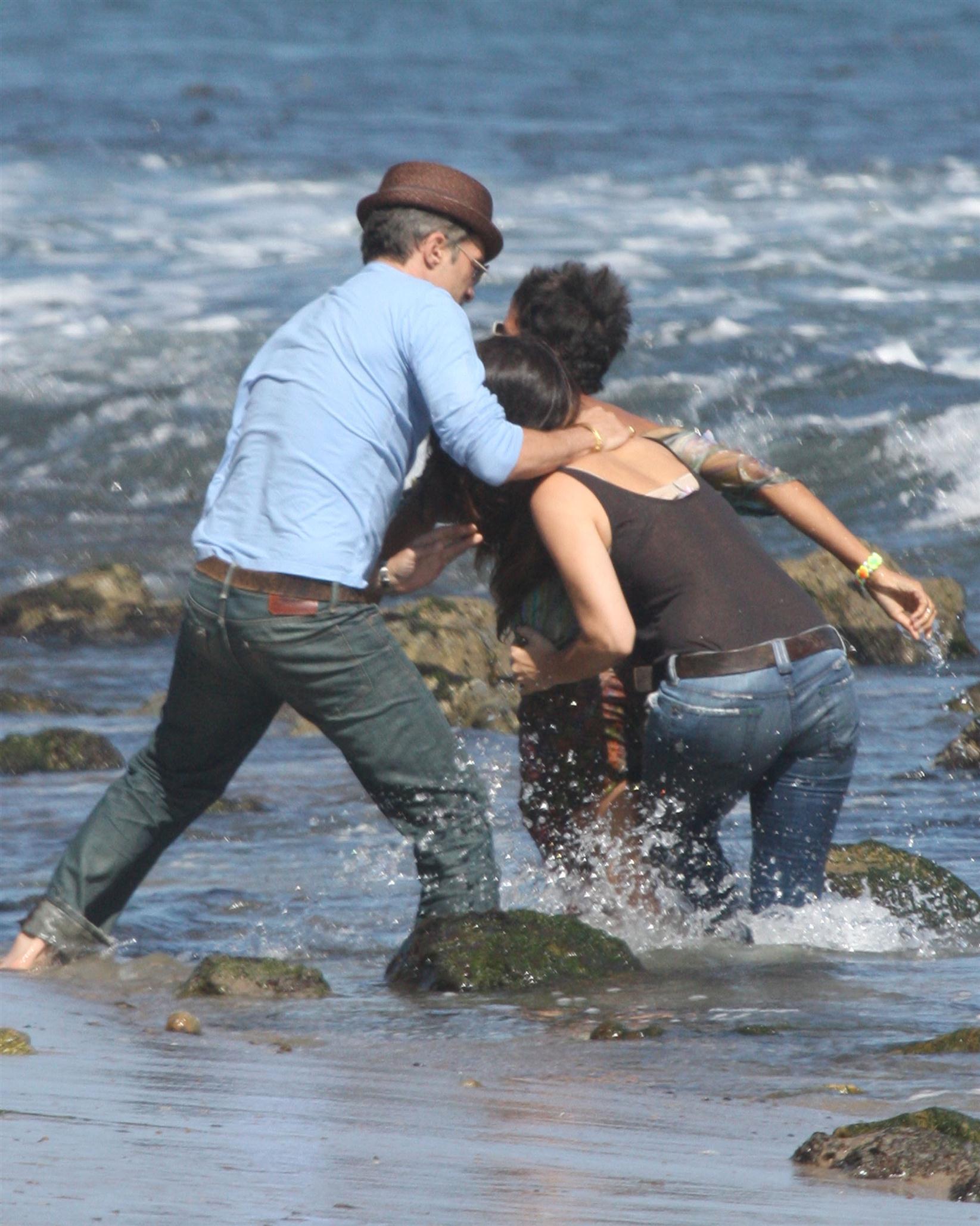 Halle Berry spends her 45th birthday on Malibu Beach photos | Picture 59769